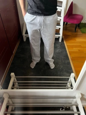 Randiga linnebyxor från HM - Köpta förra sommaren knappt använda 