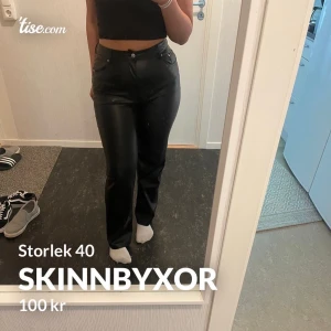 Skinnbyxor - Raka skinnbyxor från Zara i bra skick
