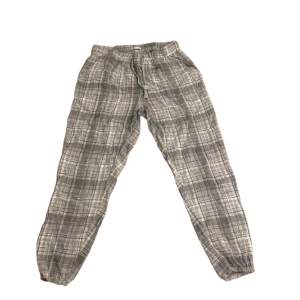 Gråa pyjamas byxor från Cubus! Jätte skönt material! Resårs vid ankeln! Storlek S! Säljer för 95kr+ frakt😁