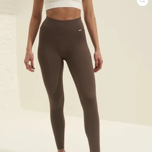 Träning set från Aimn  - Storlek xs byxor och S i linne 