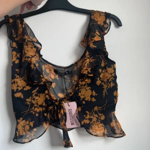 Blus från missguided  - Blus från missguided. Aldrig använd