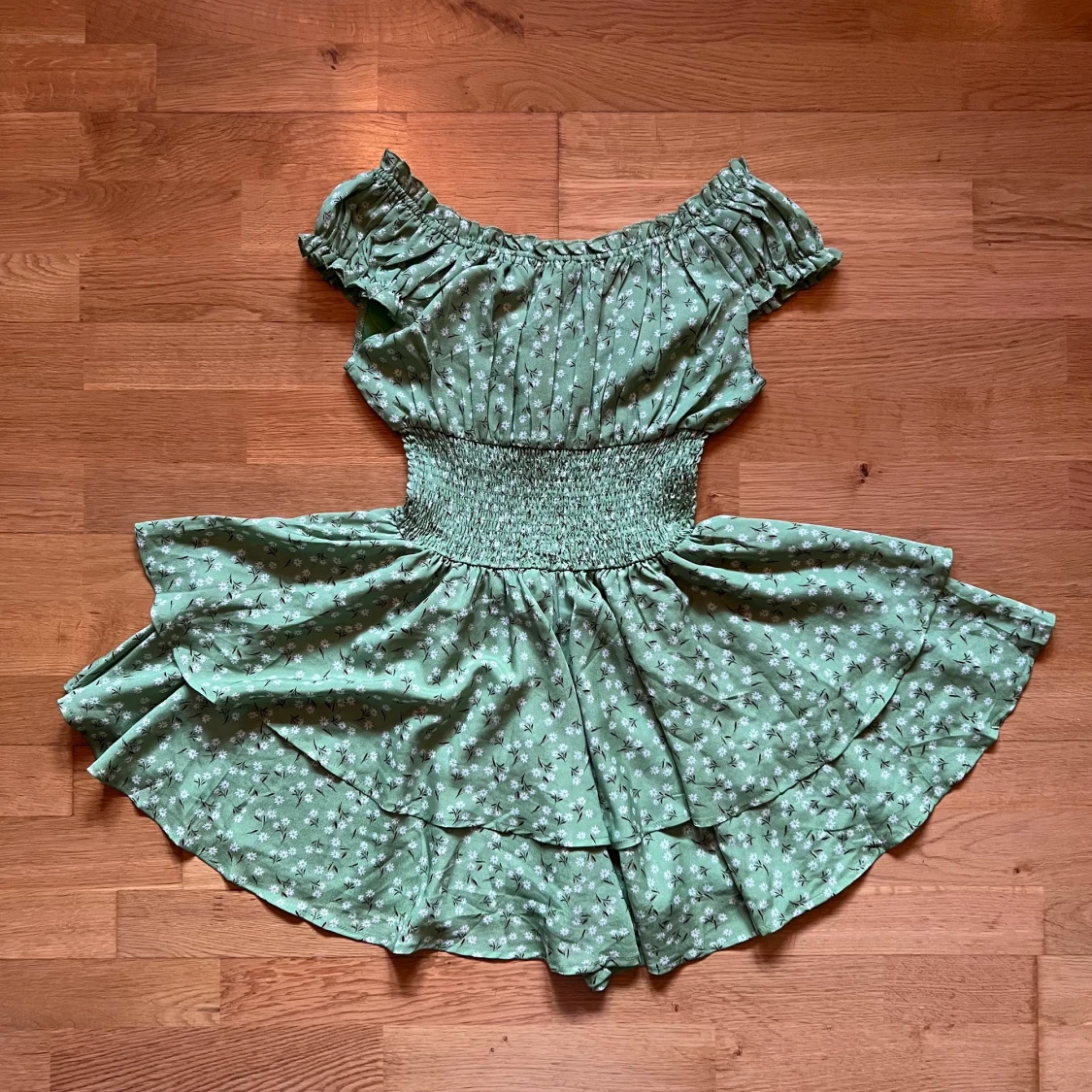 grön playsuit från prinsess polly - 90