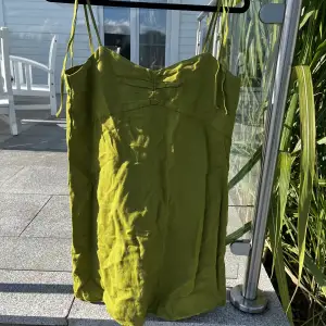 Supersöt somrig klänning, aldrig använd från zara💗 Köpte för 359 men säljer för 50. Storlek S