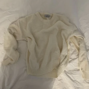 Stickad tröja  - Stickad tröja som funkar till allt, köpt second hand 