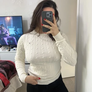 Vit gant tröja  - Använd 2ggr. Som ny. Skulle säga att den passar small också.