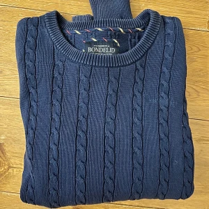 Kabelstickad Bondelid tröja  - Så gott som ny. Använd runt 2 ggr.  Nypris ca: 800 :-  
