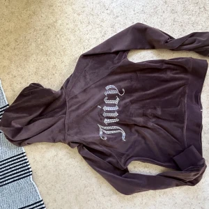 Juicy - Ny brun juicy hoodie i storlek M