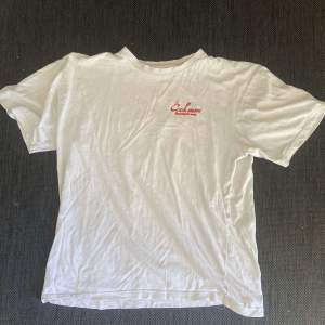 en t-shirt som köptes på beyond retro men som inte kommit till användning:( pris kan diskuteras 