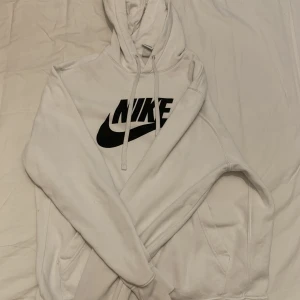 Nike hoodie  - Säljer den här schyssta hoodien, storlek M herr eller oversized dam då💓