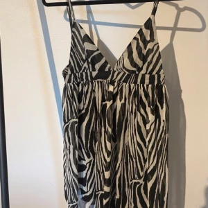 Klänning  - Supersöt klänning ifrån hm 