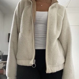 Kofta/ jacka  - Super mysig, går att vända ur o in 