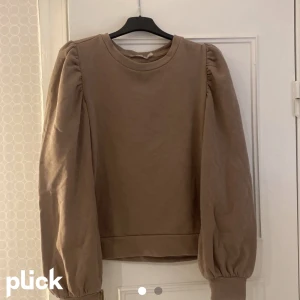 Tröja - Säljer för använder aldrig.