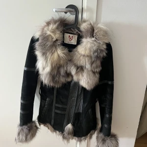 Fur Story  - Äktat Päls jacka.  Storlek 34/36 