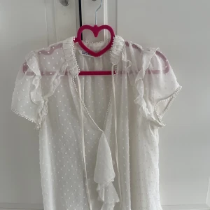 Blus  - Blus från Zara, passar både S och M. 