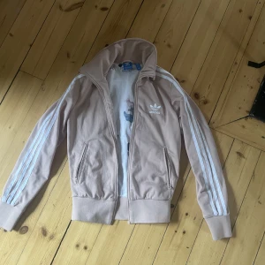 Adidas tröja - Min systers gamla
