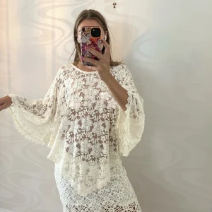 Vid topp i spets  - En spetstopp i one size, funkar både som topp och till stranden 