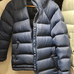 Peak jacka  - Helt ny använt ett pr gånger 