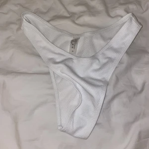 Bikiniunderdel  - Från shein strl s, aldrig använd med skyddsplast kvar