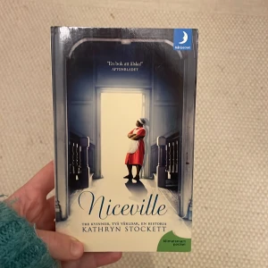 Bok, niceville - Boken ”niceville” skriven av Kathryn Stockett, på svenska. Den är i mycket fint skick. Hör av er om ni har några frågor!