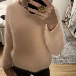 stickad tröja - supersöt stickad! köpt på plick men tyvärr för liten för mig!  (lånade bilder)