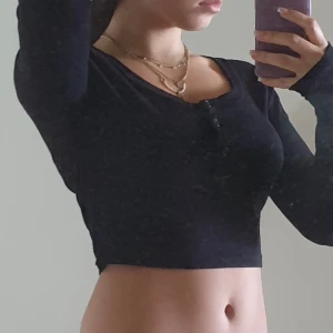 Långärmad magtröja - Använd några gånger men fortfarande i bra kvalitet!!💞