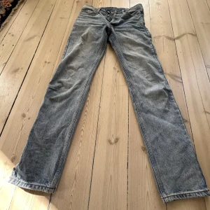 Brandy Melville jeans  - Raka mellan/Lågmidjade jeans ifrån brandy Melville i storlek s, använda fåtal gånger och är i väldigt bra skick 💓