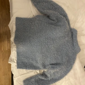 Tröja - Blå stickad tröja 