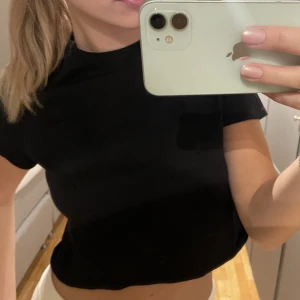 T-Shirt Stradiravius - Svart fin t-shirt från Stradiravius som inte används längre🩷🩷🩷