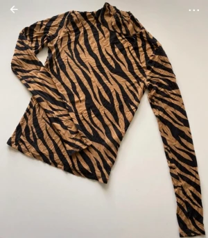 Polotröja från Gina XS - Strl XS Bra skick  Polotröja FRI FRAKT FRAM TILL SÖNDAG KVÄLL!!! 🤩☀️🤗