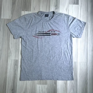 Vintage Tisha - Har en subtil fläck, se sista bilden. Annars fint skick. Skriv om fler bilder eller mått önskas ✌️