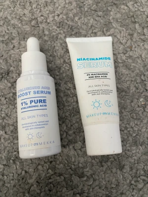 Kräm - Två krämer från makeuppmekka, har en massa så använder ej dessa. Har rensat mitt rum så finns massa saker i min profil!💕