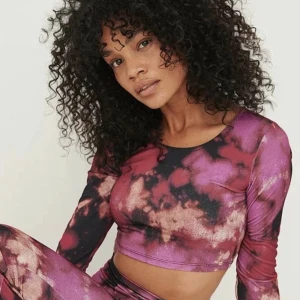 Topp - Mönstrad långärmad topp från nakd. 