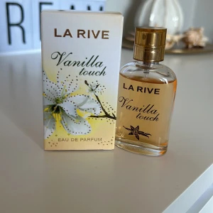 Vanilj parfym  - En söt doft av vanilj använd fåtal gånger hör av er vid frågor och intressen.💕