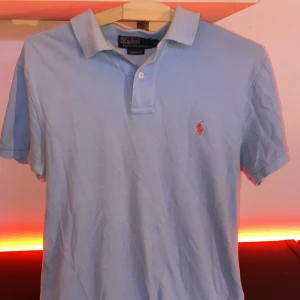 Ralph Lauren Piké  - Bra skick, inga flaws. Storlek M. Ljusblå 