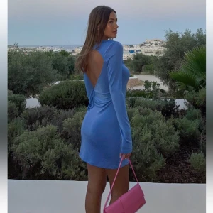 Nakd klänning - Klänning från nakd. Aldrig använd med alla etiketter kvar. Sann i storleken. Köparen står för frakt:)