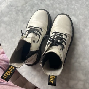 Dr. Martens  - Använd ett antal gånger 