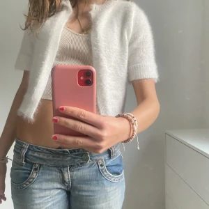 Gullig kortärmad kofta🩷 - Alldrig använd, går också att knäppa längst upp💗