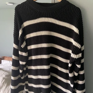 Stickad tröja  - Stickad tröja från h&m i nyskick💕