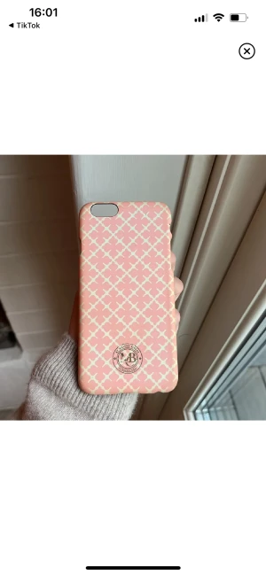Malene Birger mobilskal - Ett mobilskal från Malene Birger i använt skick💕 tror det passar en iPhone 6