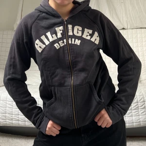 Hilfiger Kofta - Fin kofta från Hilfiger Denim i storlek L❤️