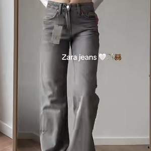 Straight jeans med medelhög midja som tänkte säljas, använda några gånger (2-3)🤍Köptes för 599kr