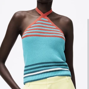 Coolt linne från zara  - Säljer detta coola linne då de inte riktigt är min stil tyvärr. Använt endast 1 gång så i bra skick. Har både linnet i stolek S och M 🥰