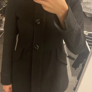 Kappa - Hej jag säljer en super fin kappa, som jag tyvärr inte får användning av💗