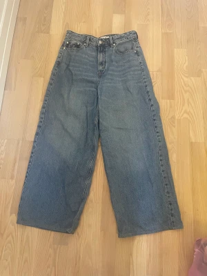  Baggy jeans  - oanvända i mycket bra kvalitet. 