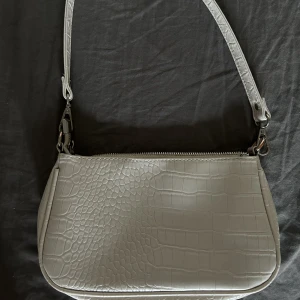 Basic handväska  - Handväska från gina tricot🤍