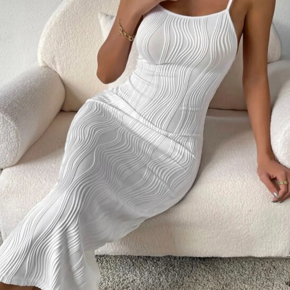 Snygg enkel klänning storlek XS i stretch, polyester. Aldrig använd. . Klänningar.