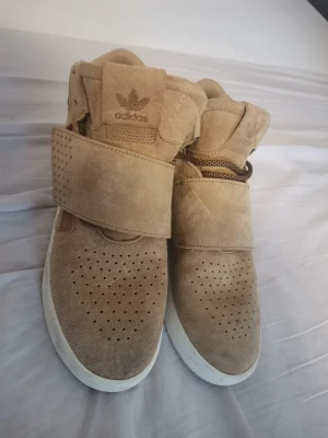 Adidas skor  - Nästan ny 