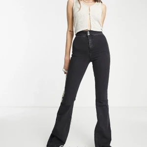 Jeans - Snygga bootcut jeans från Asos! Aldrig använda, säljer då dom var lite för små för mig 