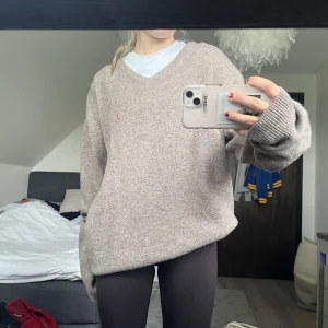 Stickad fjällräven- tröja - Tröjan är i herrmodell, storlek L. Hör av er vid funderingar! 