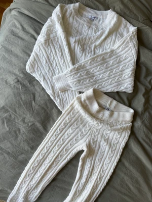 Fashionnova set  - Stickat mjukis set från Fashionnova  Storlek 36 